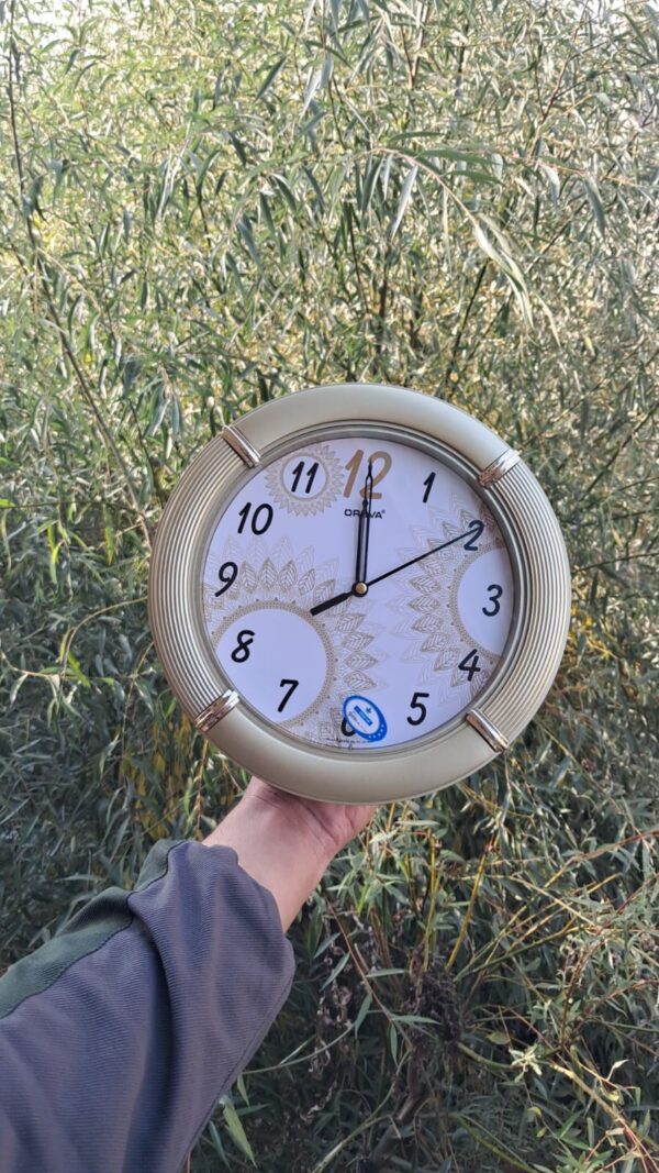 Wall Clock Oreva AQ 1737